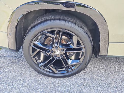 Used 2026 Volkswagen Tiguan SE R-Line AWD/4WD image 9