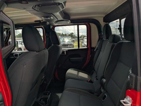 Used 2023 Jeep Gladiator Sport AWD/4WD image 12