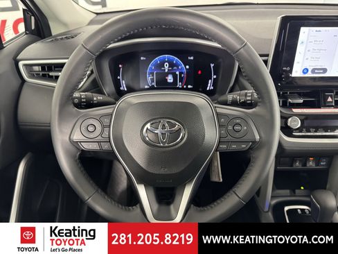 Certified 2025 Toyota Corolla Cross XLE image 28