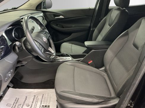 Used 2022 Buick Encore GX Select AWD/4WD image 9