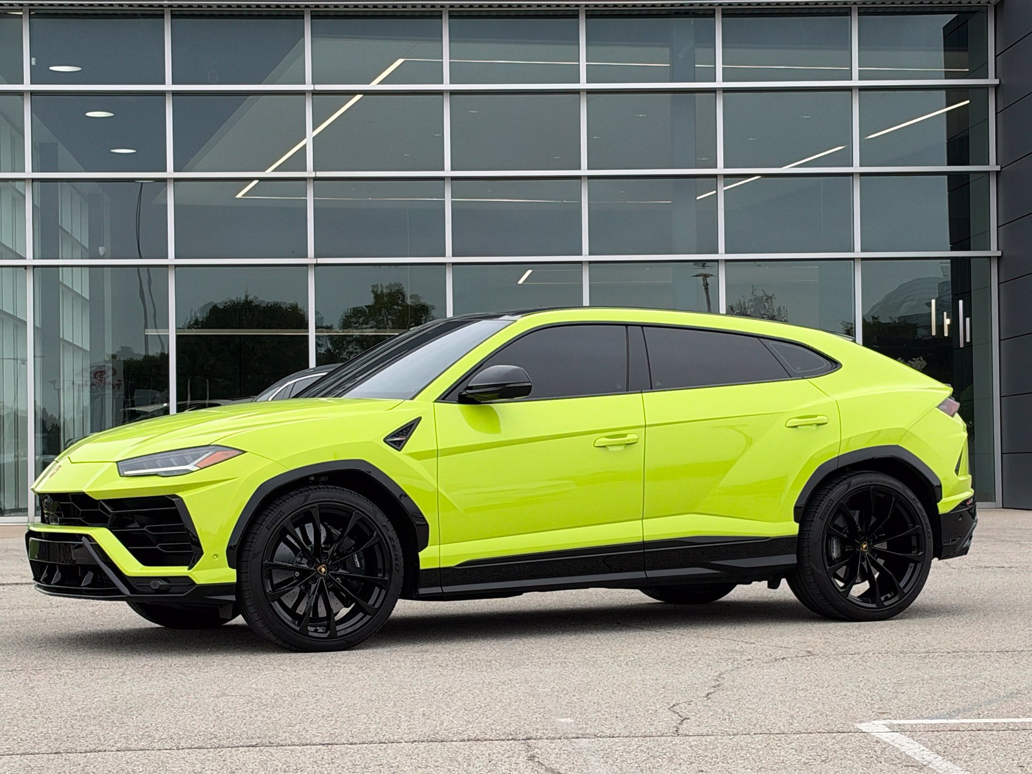Used 2022 Lamborghini Urus AWD/4WD image 5