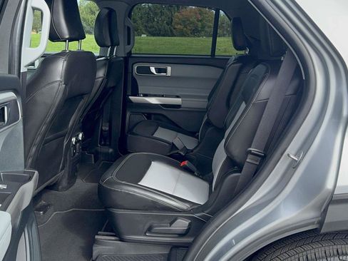 Certified 2022 Ford Explorer XLT w/ Equipment Group 202A image 13