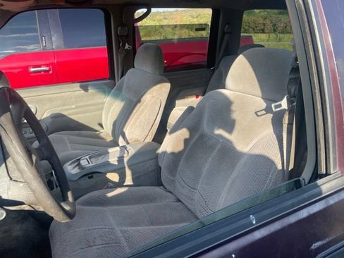 Used 1996 GMC Yukon 4WD 4-Door image 8