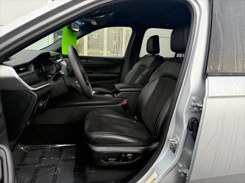 Certified 2023 Jeep Grand Cherokee Altitude AWD/4WD image 14