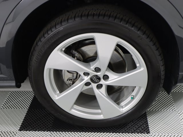 Certified 2025 Audi Q5 Premium w/ Premium Plus AWD/4WD image 9