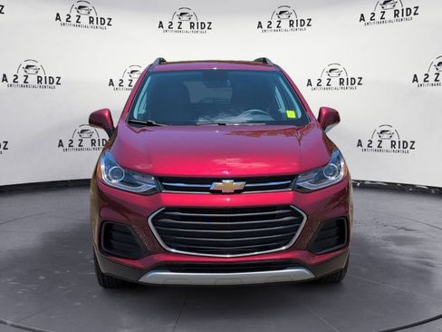 Used 2022 Chevrolet Trax LT w/ LT Convenience Package AWD/4WD image 2