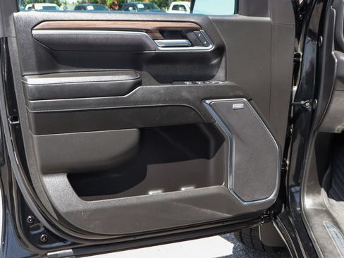Used 2025 Chevrolet Silverado 1500 LT Trail Boss w/ LT Trail Boss Premium Package AWD/4WD image 16
