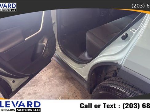 Used 2021 Toyota RAV4 XLE AWD/4WD image 29