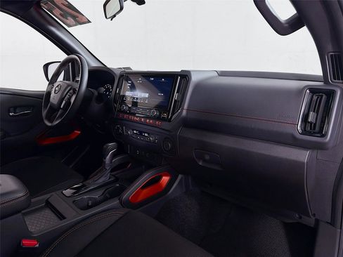 Used 2025 Nissan Frontier PRO-4X AWD/4WD image 25