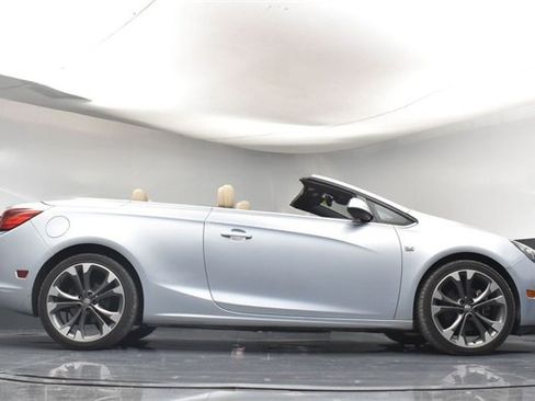 Used 2018 Buick Cascada Premium image 34