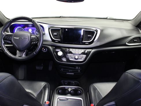Used 2018 Chrysler Pacifica Touring-L Plus w/ Advanced Safetytec Group FWD image 21