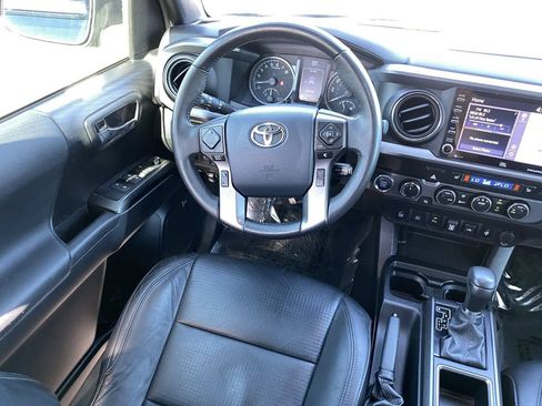 Used 2020 Toyota Tacoma TRD Off-Road w/ TRD Premium Off Road Package AWD/4WD image 15