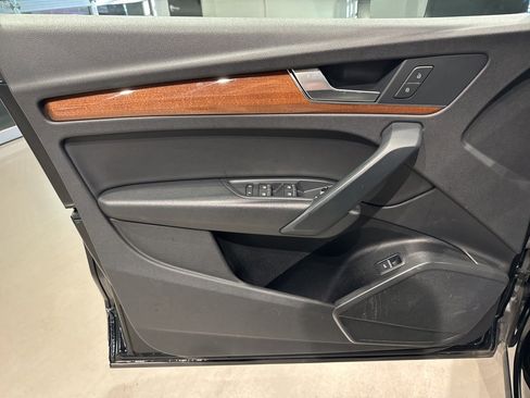 Used 2021 Audi Q5 2.0T Premium image 16