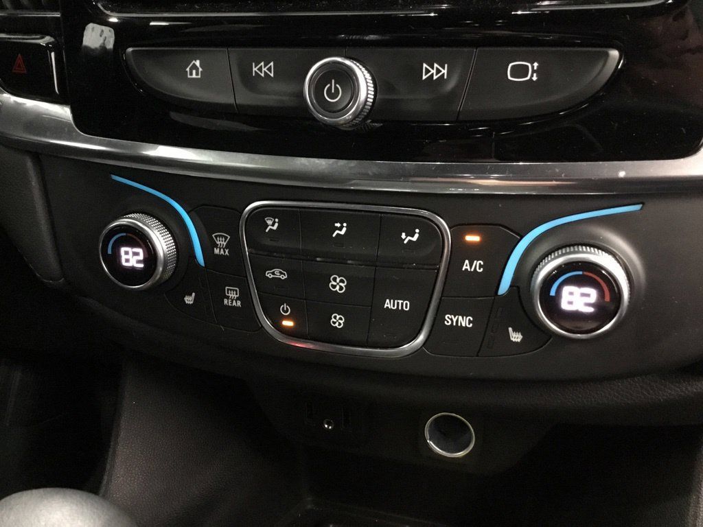 Used 2023 Chevrolet Traverse LT FWD image 29