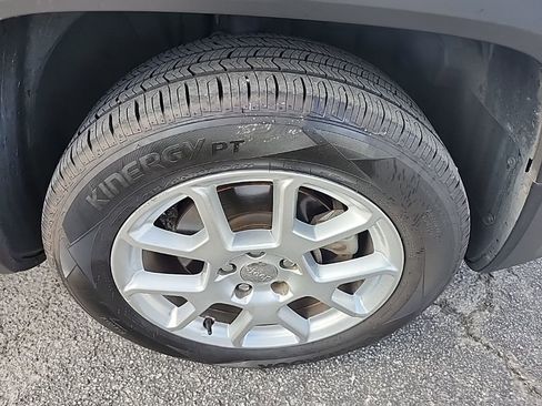 Used 2020 Jeep Renegade Latitude w/ Popular Equipment Group image 14