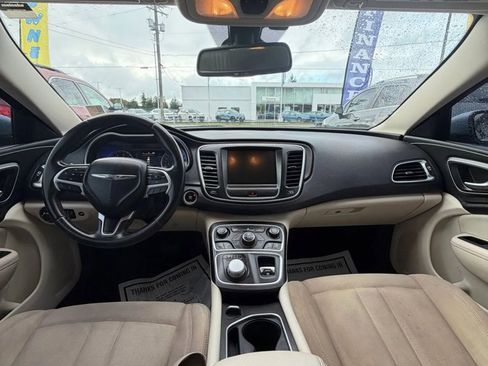 Used 2015 Chrysler 200 Limited w/ Convenience Group image 10