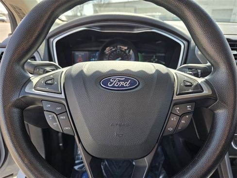 Used 2019 Ford Fusion SE image 19