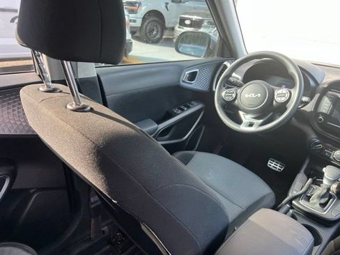 Used 2023 Kia Soul LX FWD image 9
