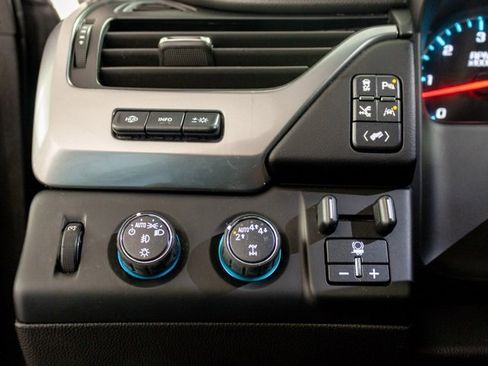 Used 2019 Chevrolet Suburban Premier w/ Premier Plus Edition image 14