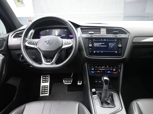 Used 2023 Volkswagen Tiguan SE R-Line FWD image 9