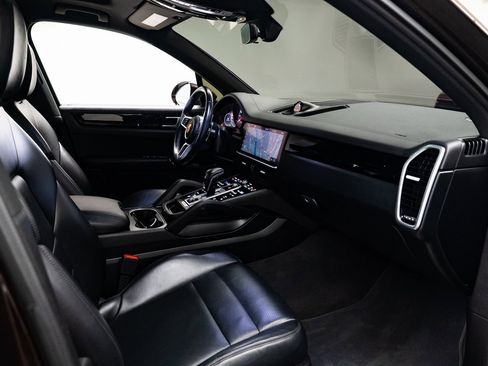 Used 2019 Porsche Cayenne image 26