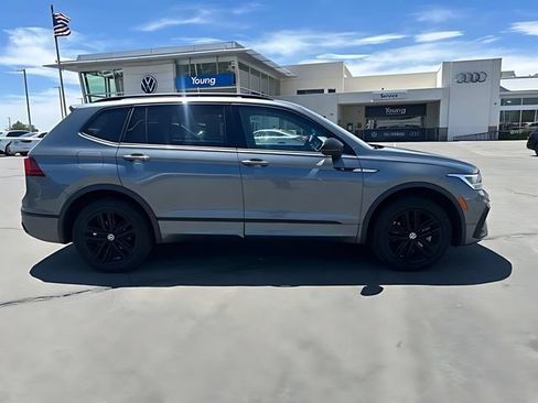Used 2022 Volkswagen Tiguan SE R-Line AWD/4WD image 2