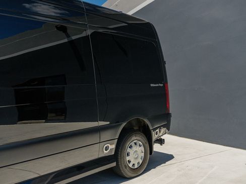 Used 2022 Mercedes-Benz Sprinter 2500 image 27