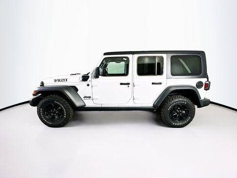 Used 2023 Jeep Wrangler Unlimited w/ Cold Weather Group AWD/4WD image 4