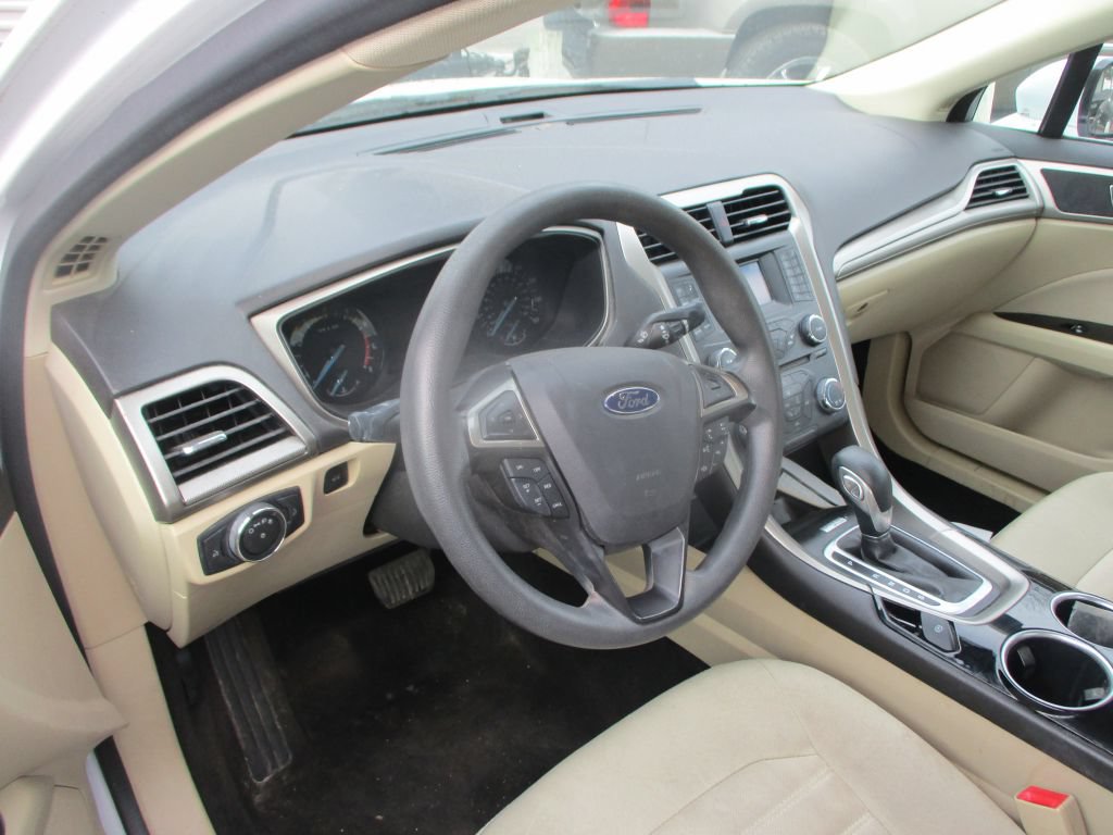 Used 2013 Ford Fusion SE FWD image 11