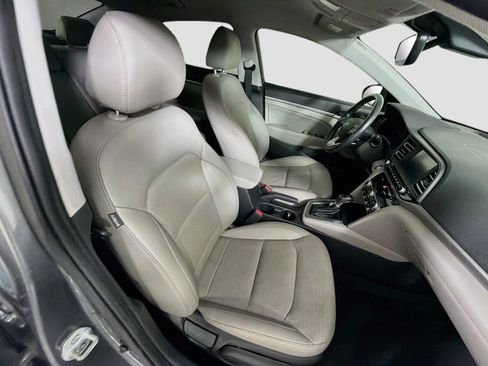 Used 2019 Hyundai Elantra Limited FWD image 29