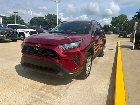 Used 2021 Toyota RAV4 LE AWD/4WD image 3