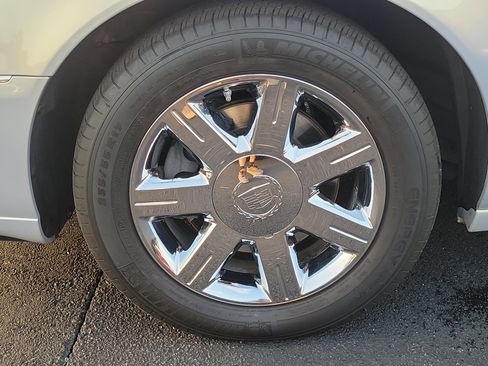 Used 2006 Cadillac DTS w/ Trunk Convenience Package image 10