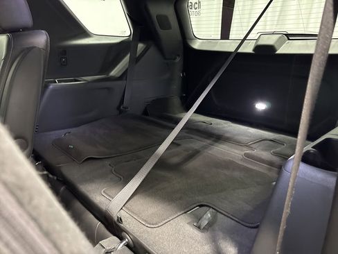 Used 2023 Chevrolet Traverse LT w/ Rear Camera Mirror Package image 10