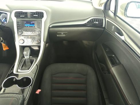 Used 2015 Ford Fusion SE w/ Equipment Group 201A FWD image 16