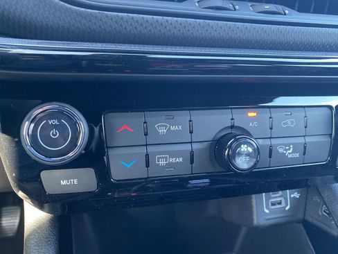 New 2026 Jeep Compass Latitude AWD/4WD image 25