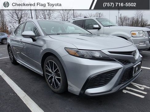 Used 2023 Toyota Camry SE w/ Cold Weather Package image 3