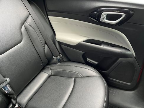 Used 2025 Jeep Compass Limited image 39