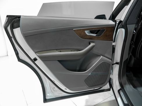 Used 2024 Audi Q8 Prestige image 42