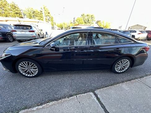 Used 2020 Toyota Avalon Limited image 4