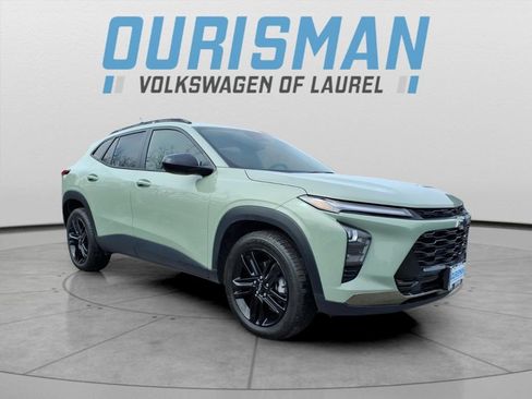 Used 2024 Chevrolet Trax ACTIV w/ Sunroof Package image 1