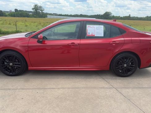 Used 2025 Toyota Camry SE w/ Convenience Package FWD image 6