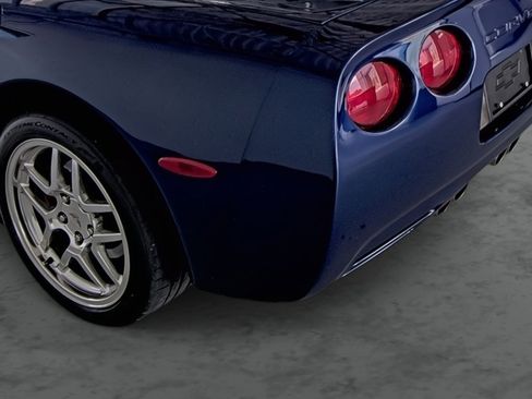 Used 2004 Chevrolet Corvette Z06 w/ Z06 Preferred Equipment Group RWD image 9