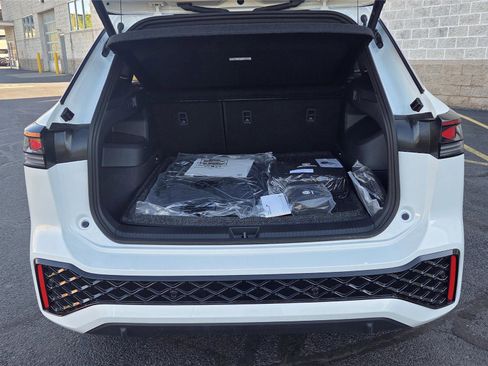 New 2026 Volkswagen Tiguan SEL R-Line image 7