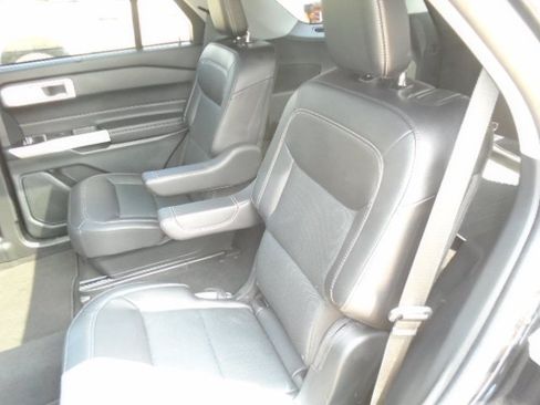Used 2024 Ford Explorer Limited w/ Limited Technology Package AWD/4WD image 3