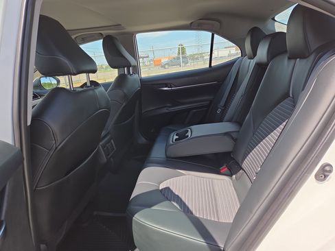 Used 2022 Toyota Camry SE w/ Audio Upgrade Package image 8