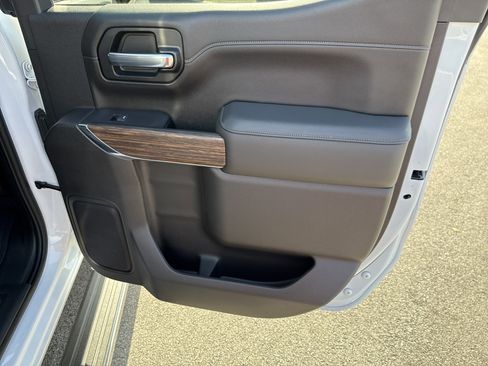 Used 2021 Chevrolet Silverado 1500 High Country w/ Technology Package image 17