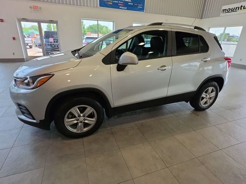 Used 2022 Chevrolet Trax LT w/ LT Convenience Package AWD/4WD image 14