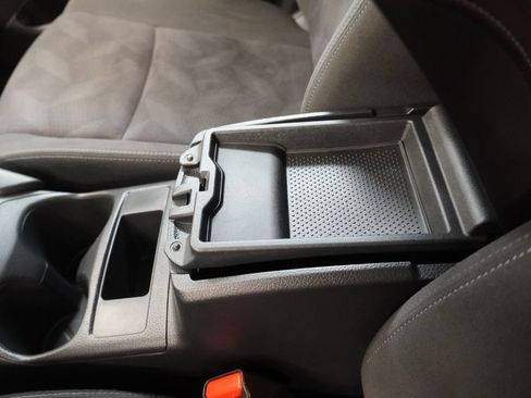 Used 2015 Nissan Rogue SV AWD/4WD image 24