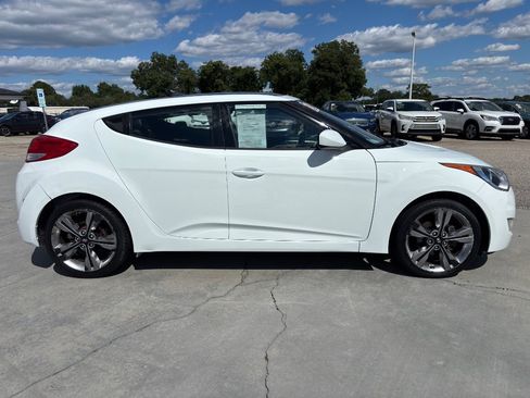 Used 2016 Hyundai Veloster w/ Option Group 02 FWD image 3