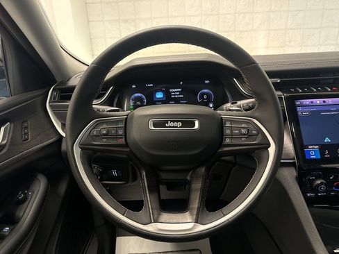 Used 2023 Jeep Grand Cherokee L Limited AWD/4WD image 23